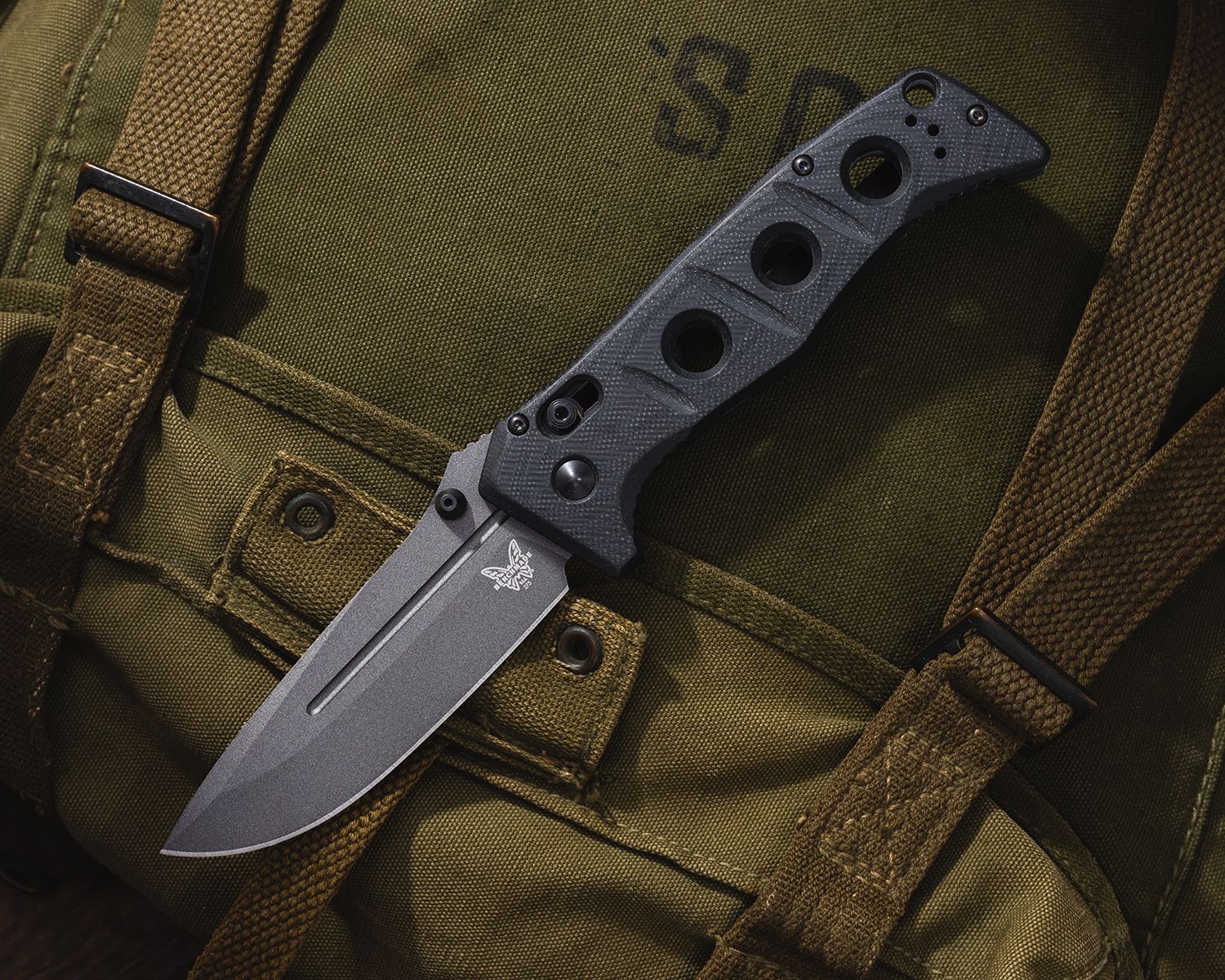 https://pics.knifecenter.com/knifecenter/benchmade-knives/images/BM275GY1_LSR41.jpg