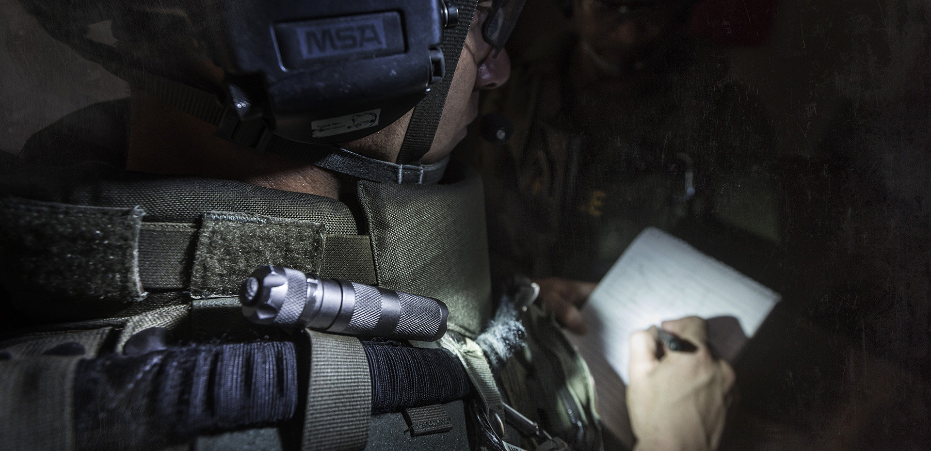 Gerber Cortex Compact LED Flashlight, AA or CR123, 125 Max Lumens (31002308) KnifeCenter