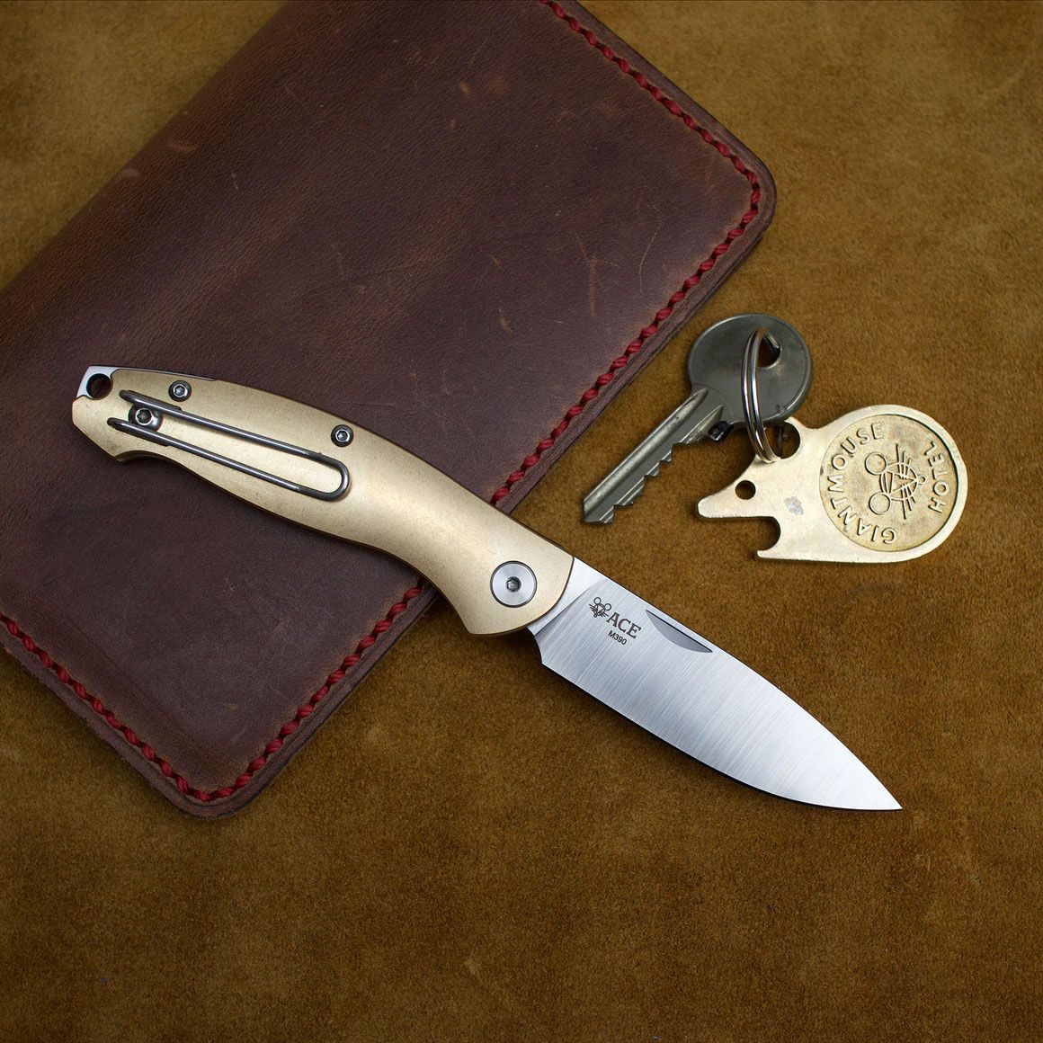 GiantMouse ACE Farley Slipjoint Folding Knife 2.75 M390 Satin Blade, Brass  Handles - KnifeCenter - FARLEY-BRASS