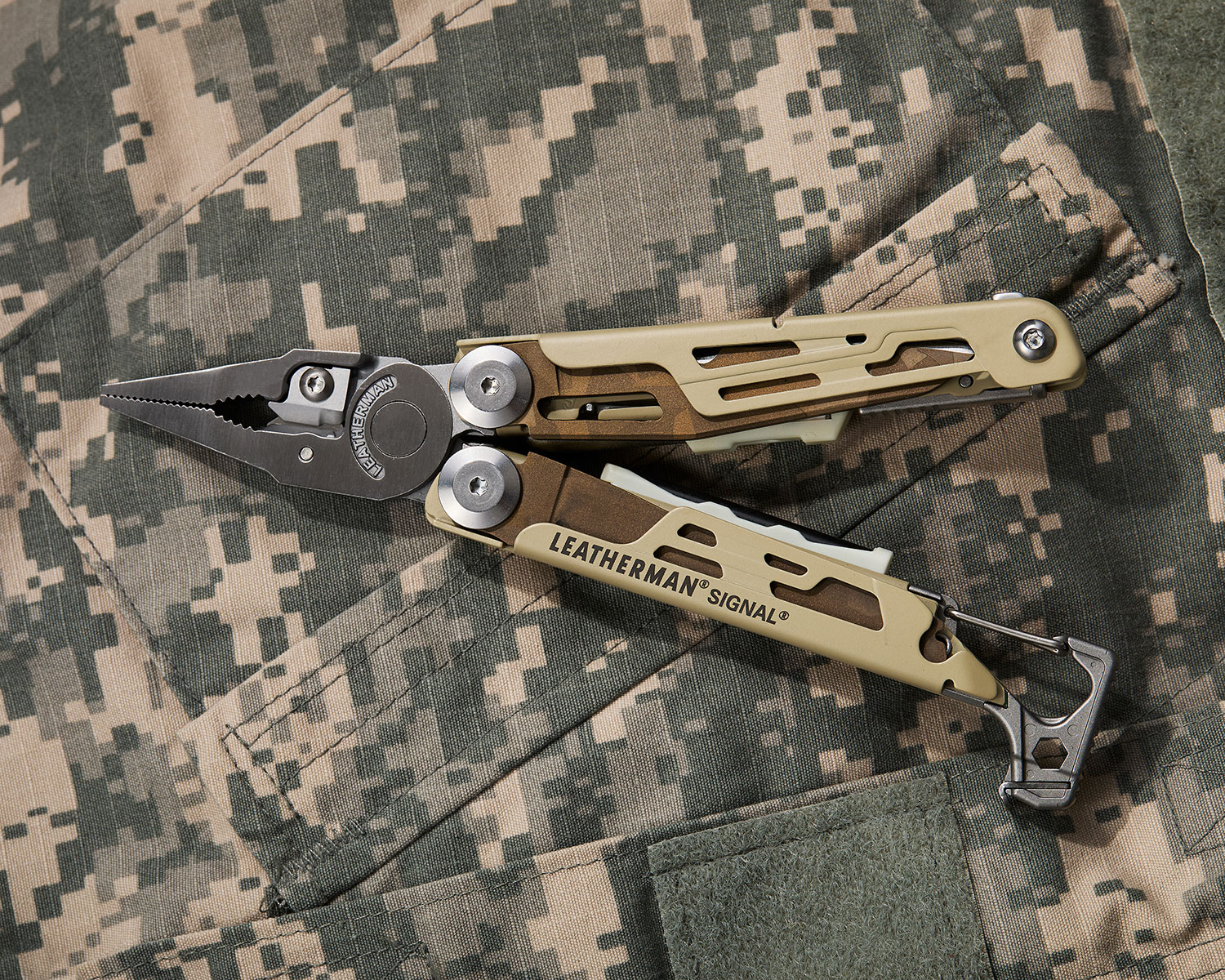 Leatherman Limited Edition Signal Full-Size Multi-Tool, Sandstorm