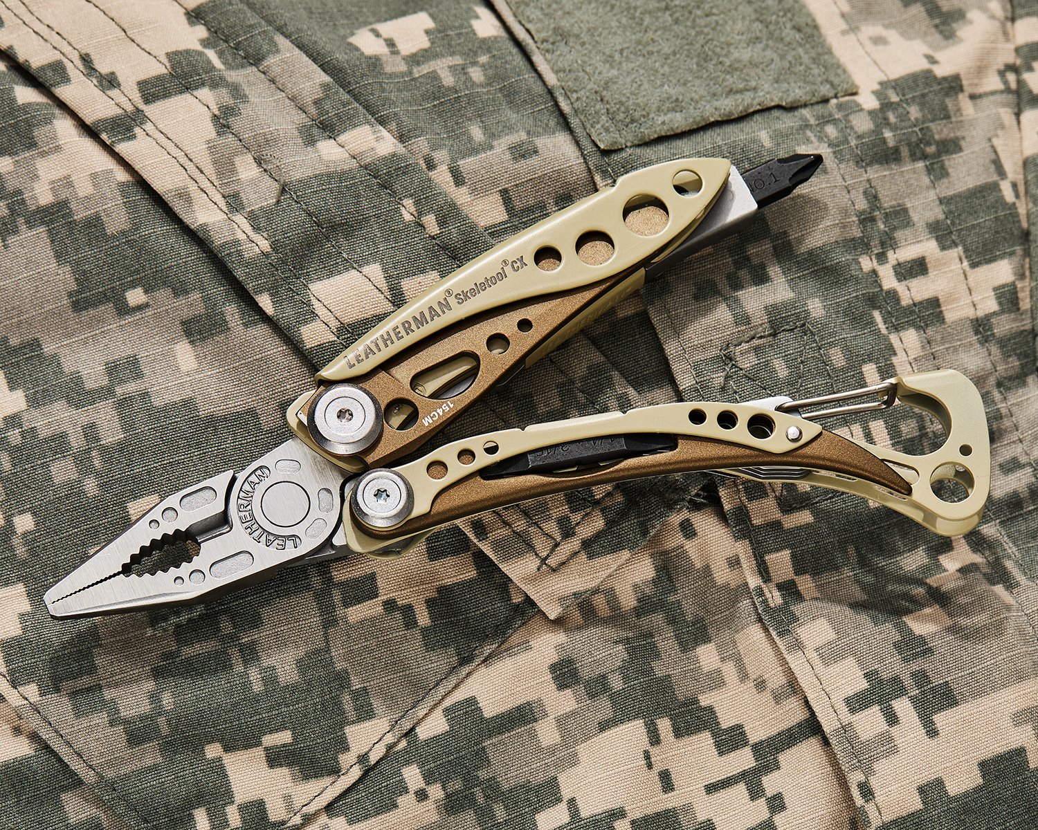 Leatherman Skeletool CX Pocket-Size Multi-Tool, Sandstorm