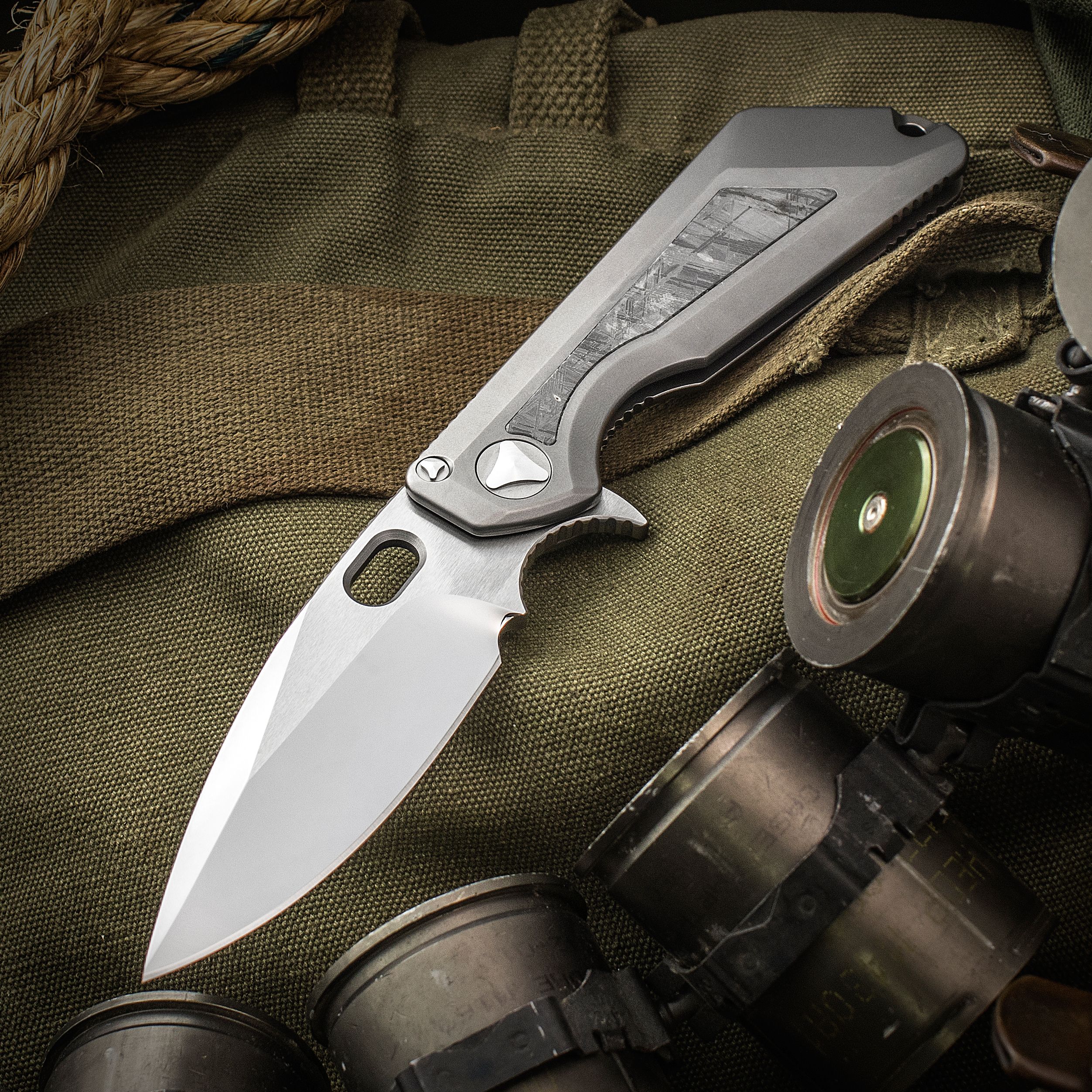 Spearpoint 'Meteoric' Pocket Knife