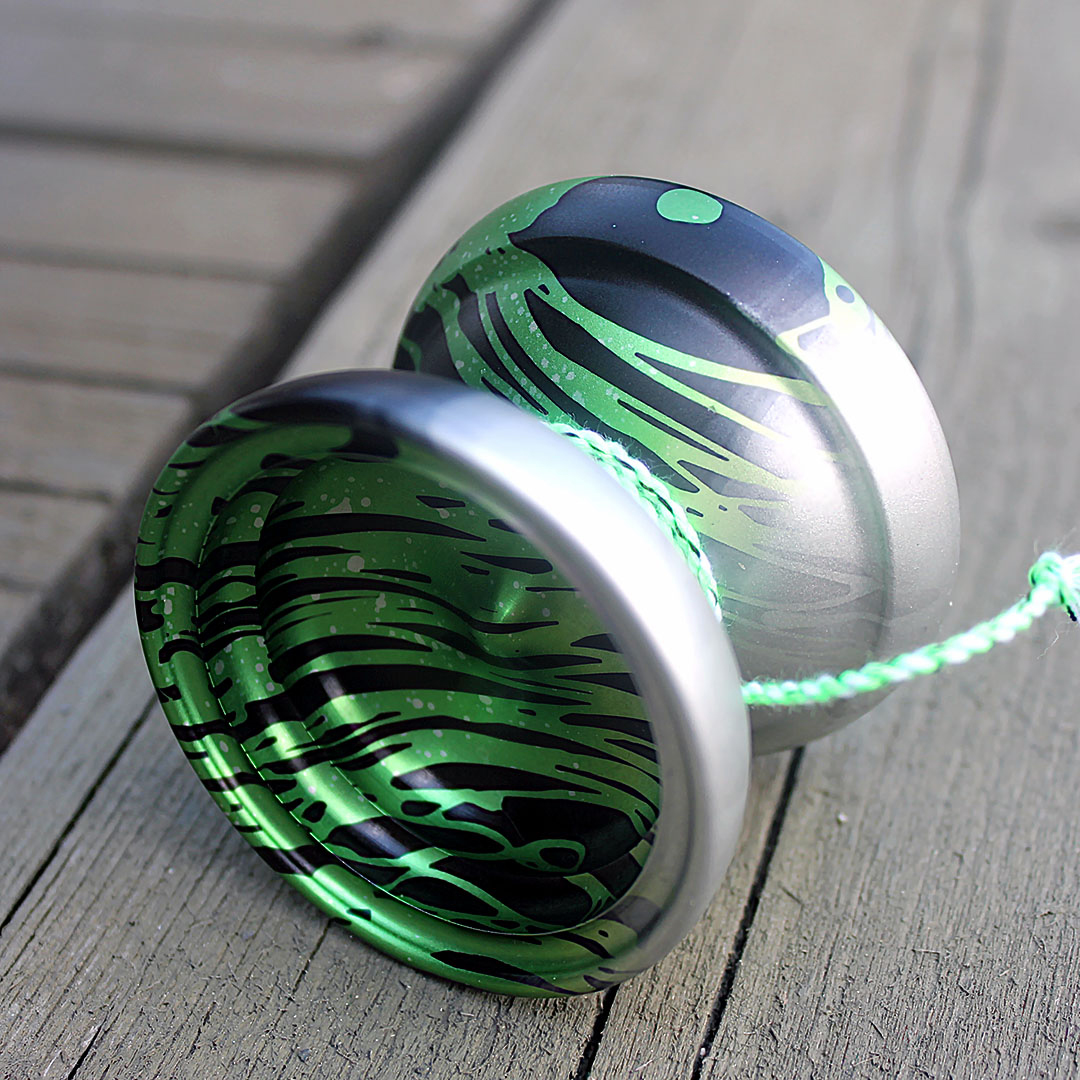 MonkeyfingeR Design Prime8 Return Top Yo-Yo, Fun with Fades Green