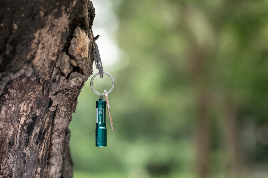 Olight i3E EOS Olight Blue Keychain LED Flashlight, 90 Max Lumens (1 x