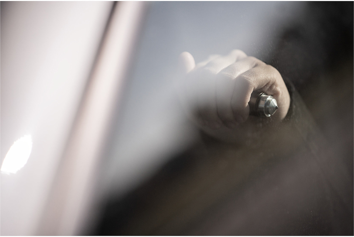 Smith & Wesson Vehicle Escape USB Charger Tool, Gray Aluminum