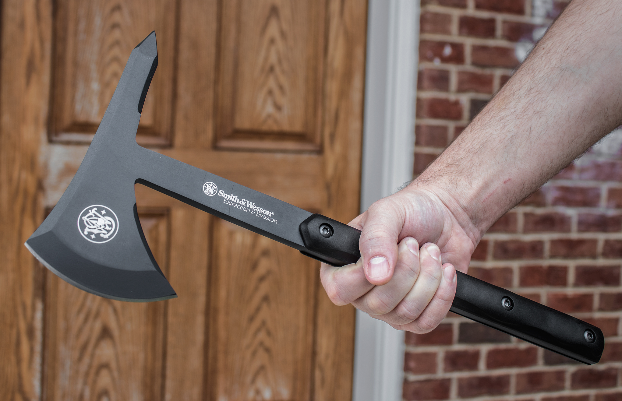 Smith & Wesson SW671 Extraction and Evasion Combat Tomahawk, Black