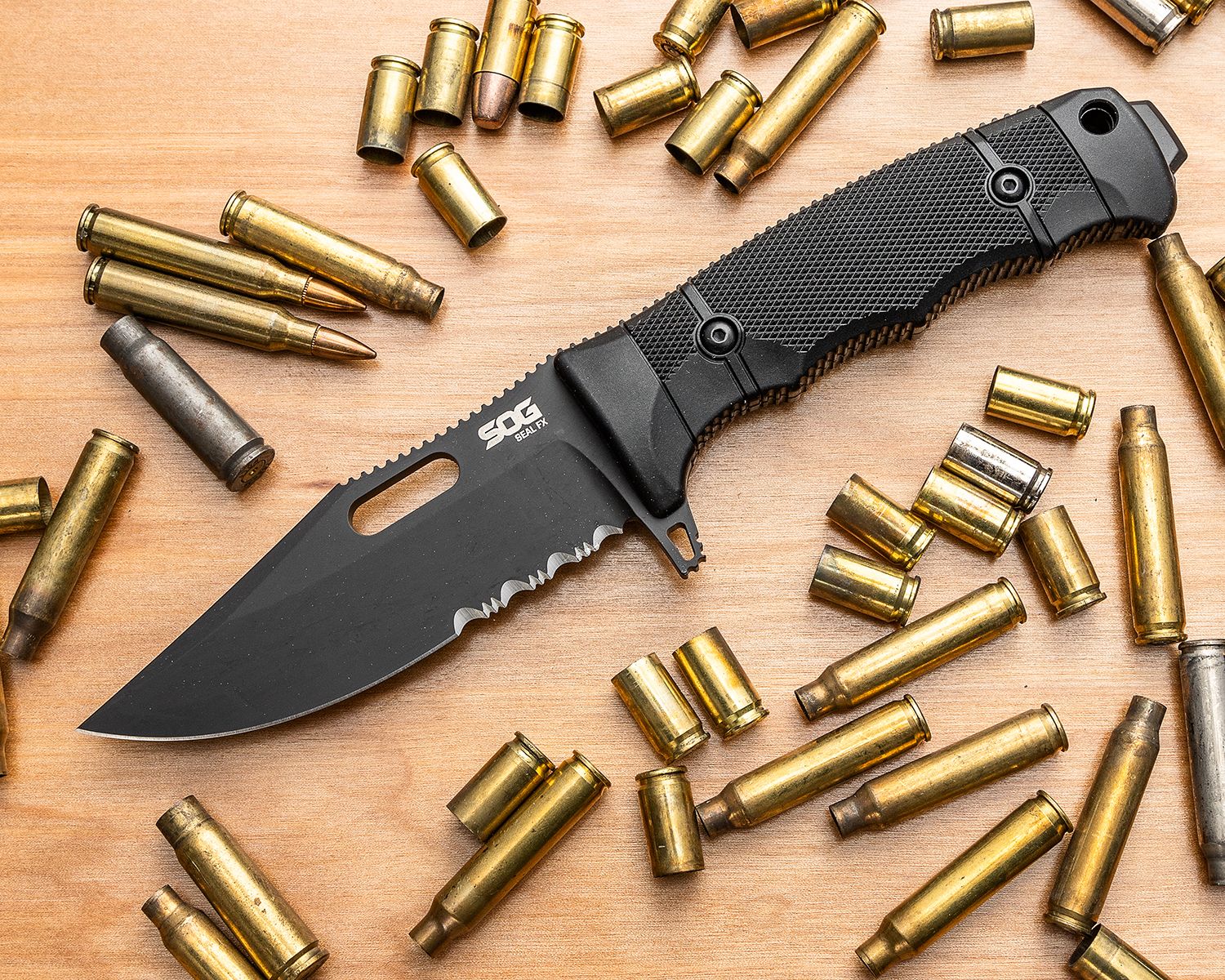 https://pics.knifecenter.com/knifecenter/sog/images/SOG17210157_LSR39.jpg