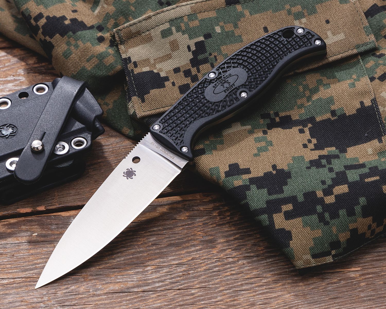 https://pics.knifecenter.com/knifecenter/spyderco-knives/images/SPFB31PBK2_LSR41.jpg