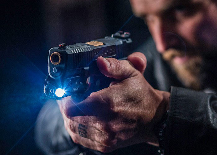 Surefire XC1 ハンドガンライト 300ルーメン SureFire XC1-B Weaponlight, 300 lm - Varusteleka.com