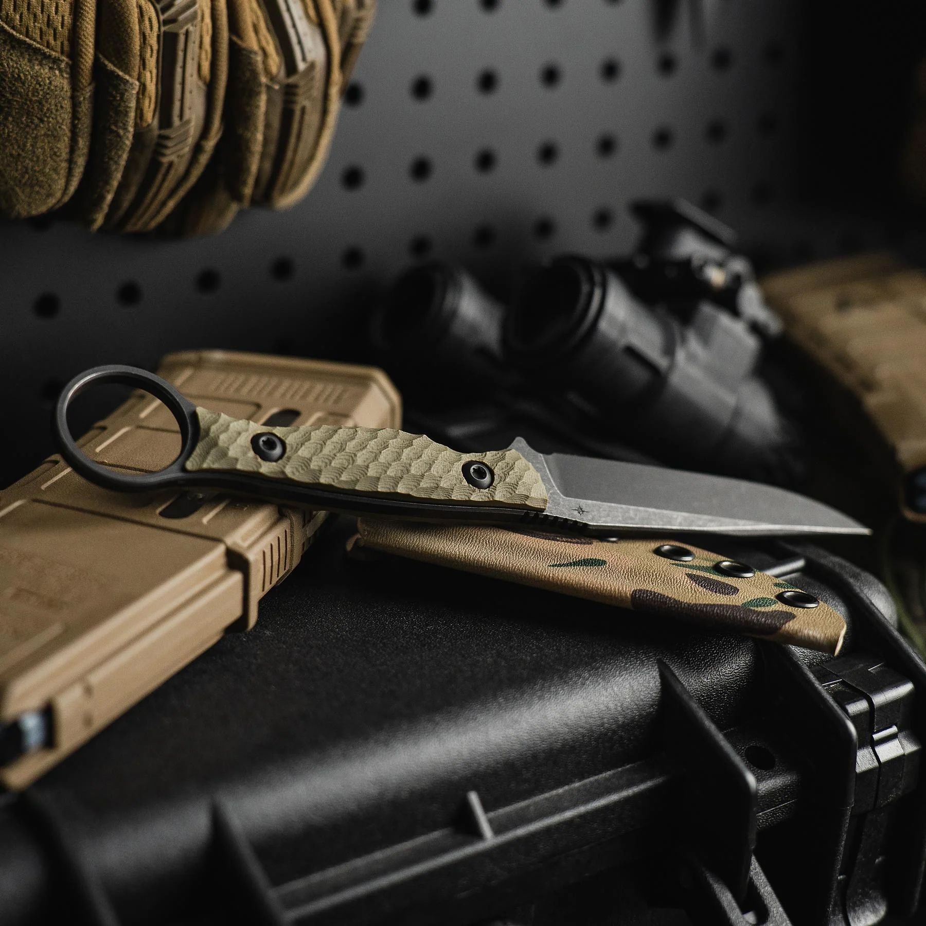 https://pics.knifecenter.com/knifecenter/toor/images/TOORANACGRnta.jpg