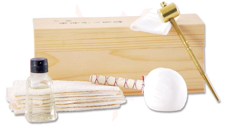 CAS Iberia Hanwei Paul Chen Samurai Sword Maintenance Kit, All Traditional Items Included, Attractive Wooden Box 
