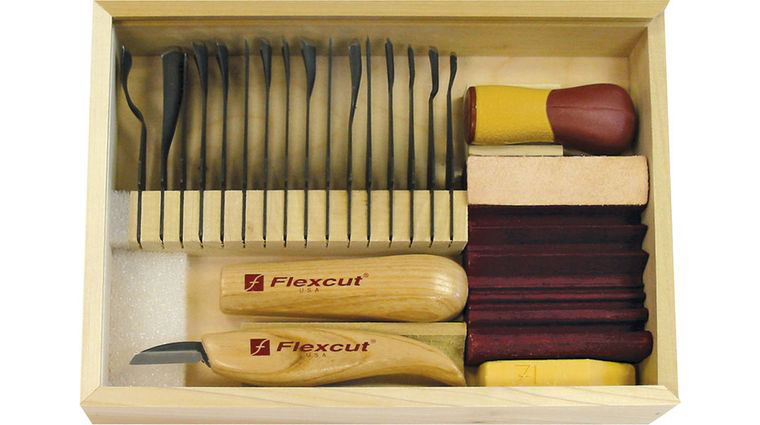 Flexcut Deluxe Starter Set, 17 Different Style Blades w/ SlipStrop, Compound and Storage Box